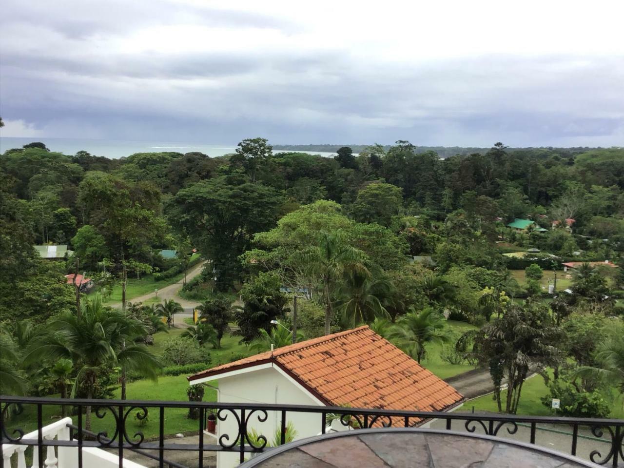 Hotel Los Cielos Del Caribe Cahuita Esterno foto